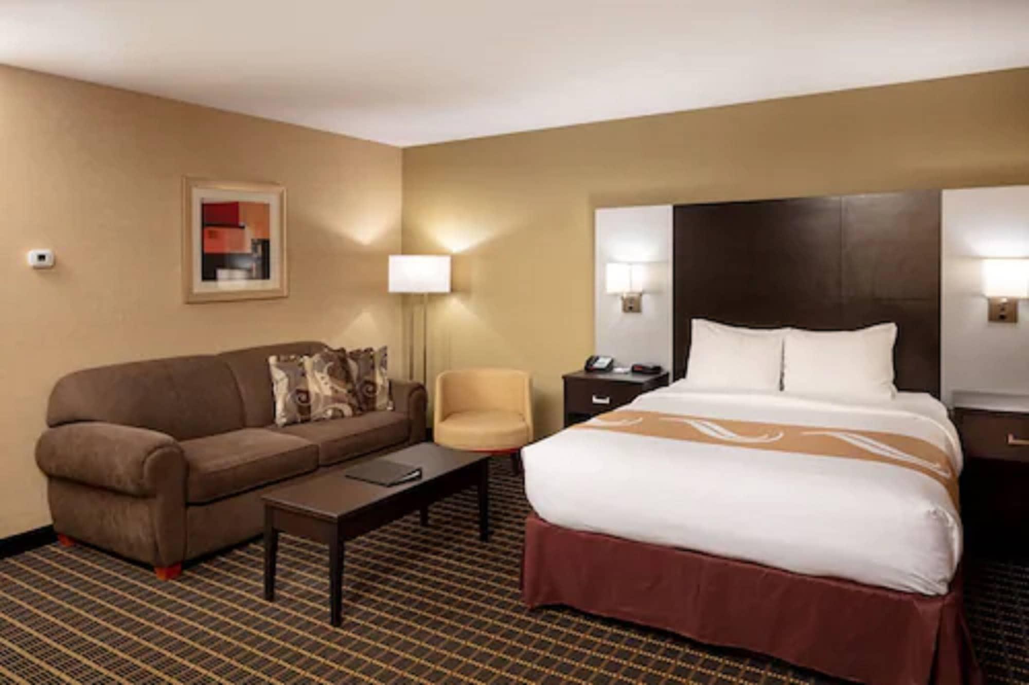 Quality Inn & Suites Downtown Виндзор Экстерьер фото