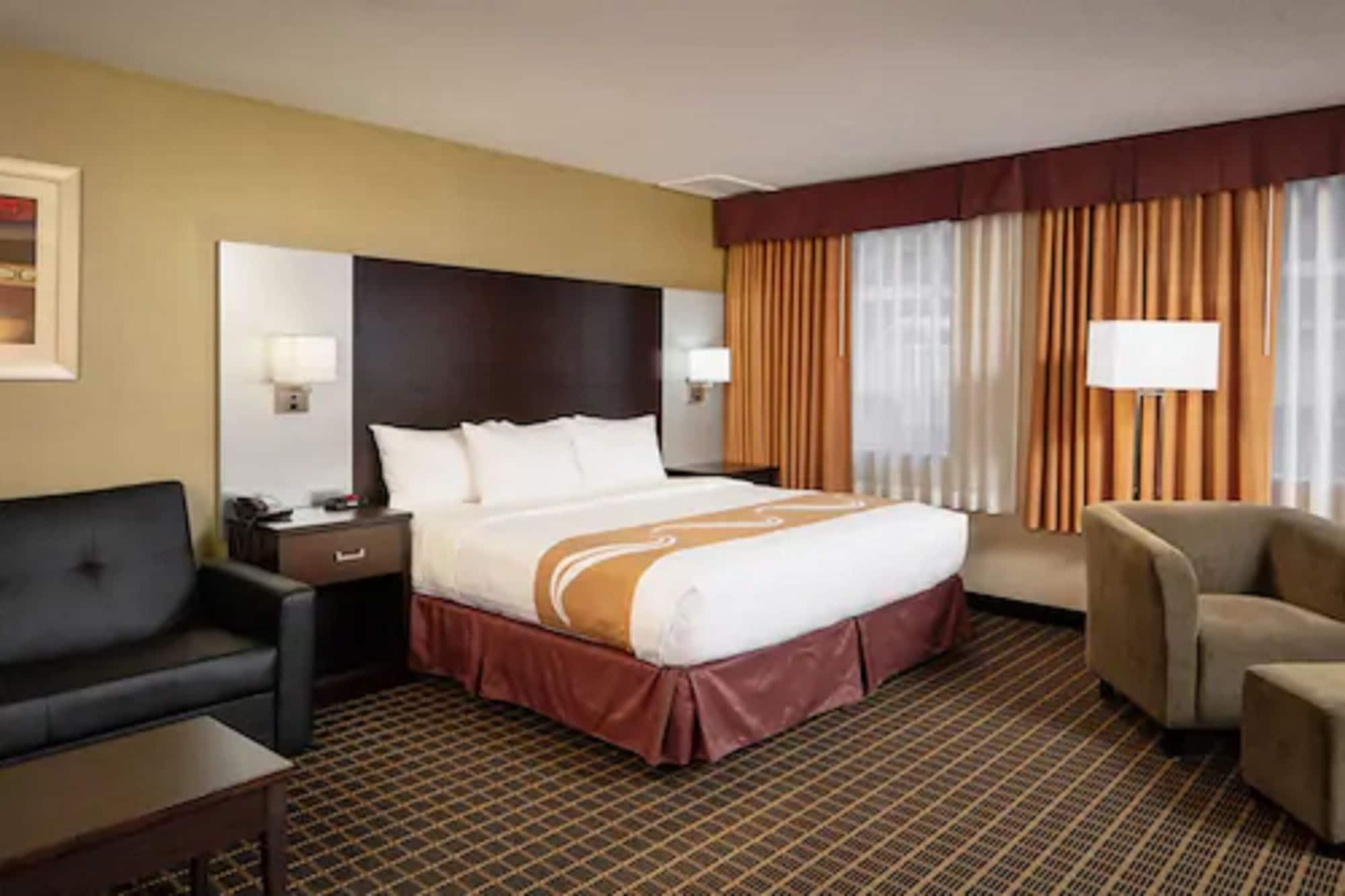 Quality Inn & Suites Downtown Виндзор Экстерьер фото