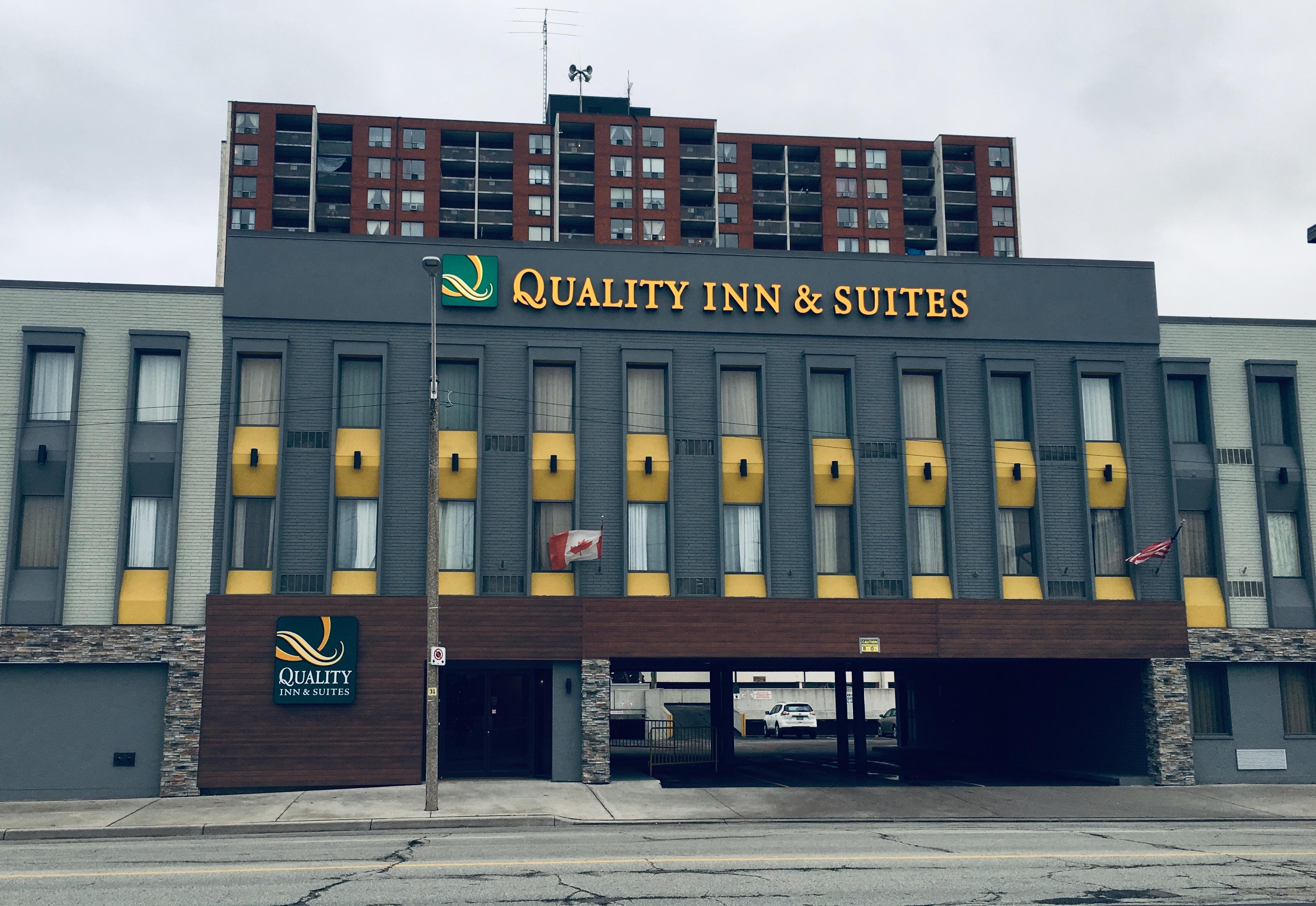 Quality Inn & Suites Downtown Виндзор Экстерьер фото