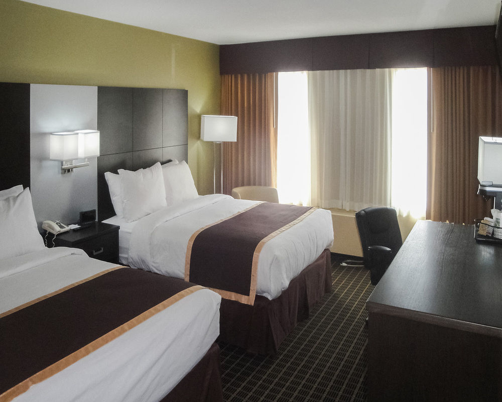 Quality Inn & Suites Downtown Виндзор Экстерьер фото