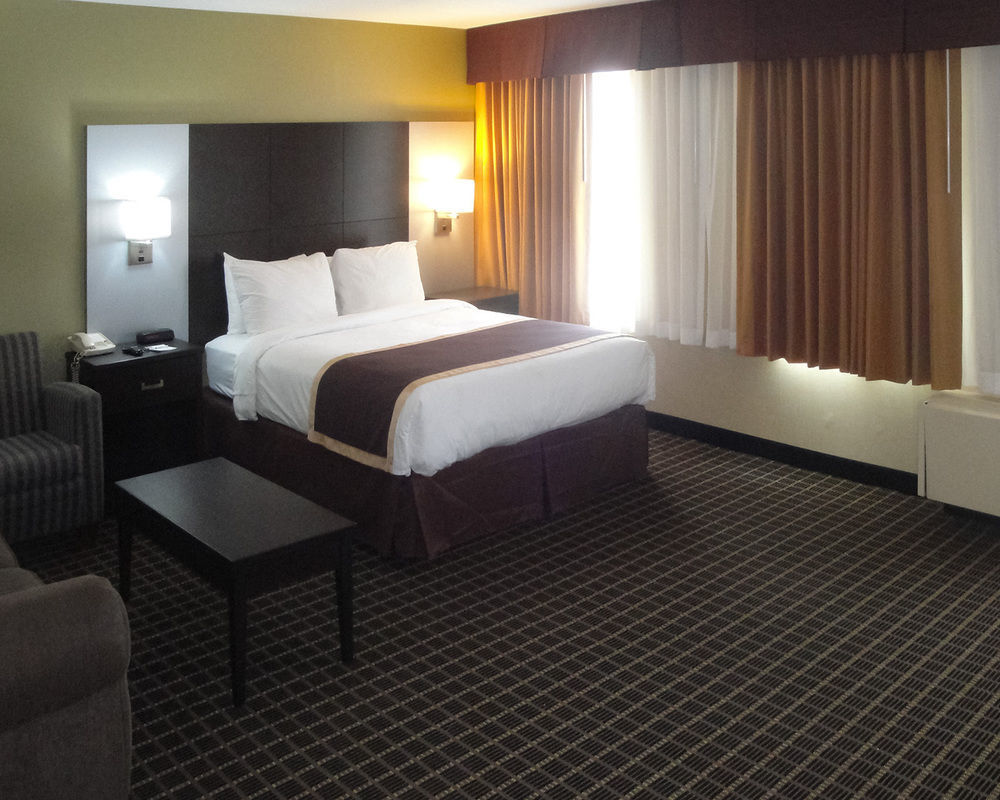 Quality Inn & Suites Downtown Виндзор Экстерьер фото